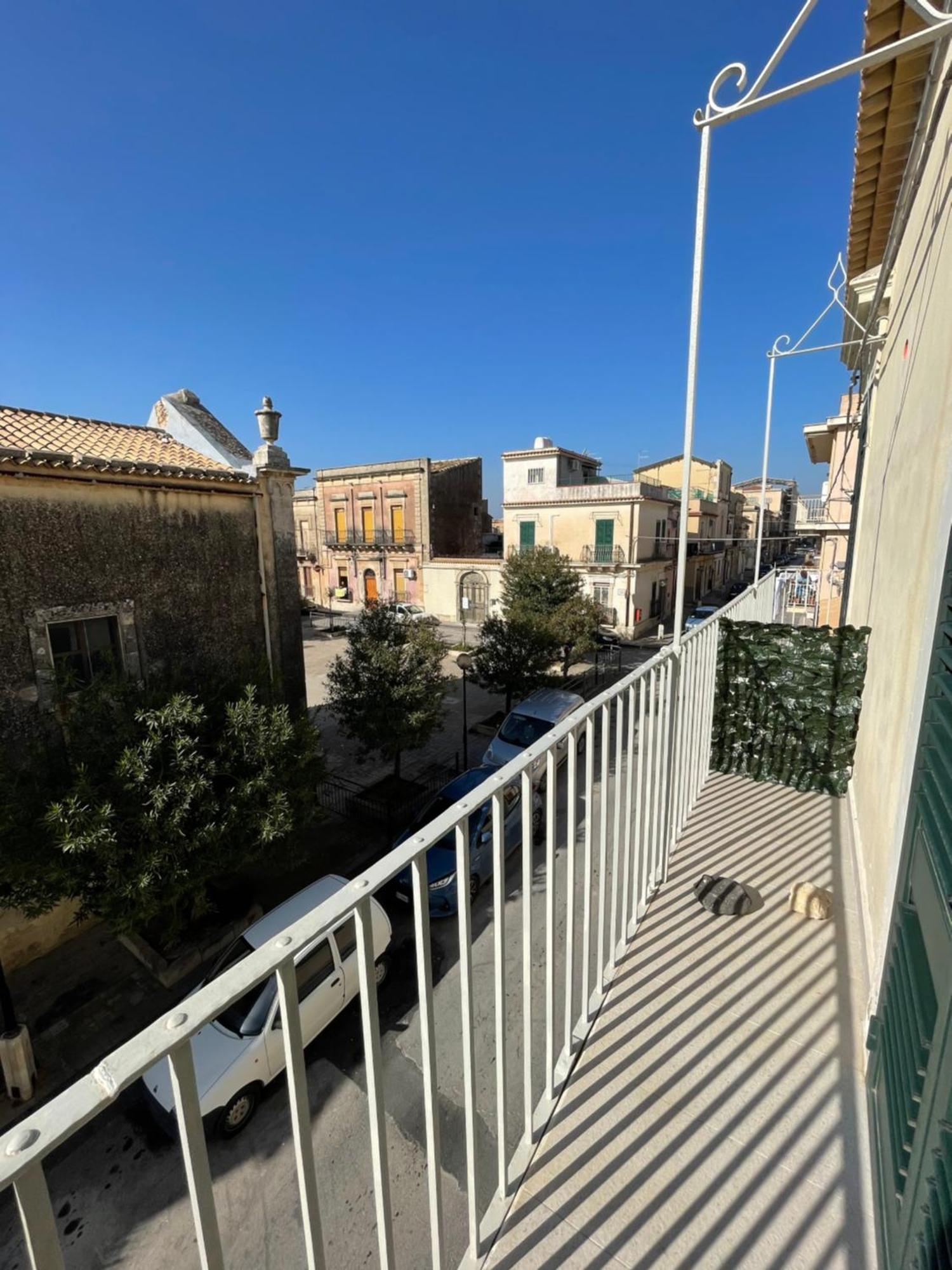 Casa Crispi Hotel Noto Luaran gambar